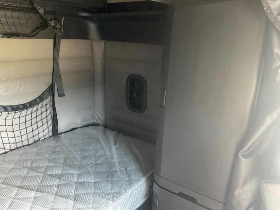 Sleeper Tractor-Heavy Duty Tractors-Freightliner-2021-T12664ST-Madison-AL-588,000\n\t\tmiles-$ 62,250 - Image 17