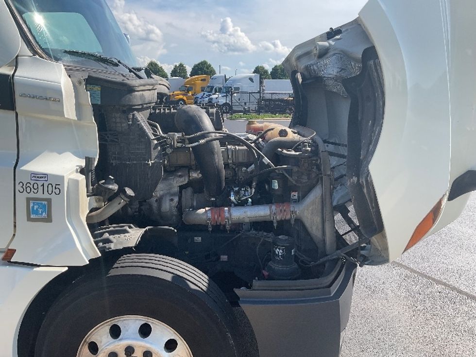 Sleeper Tractor-Heavy Duty Tractors-Freightliner-2021-T12664ST-Madison-AL-588,000\n\t\tmiles-$ 62,250 - Image 19