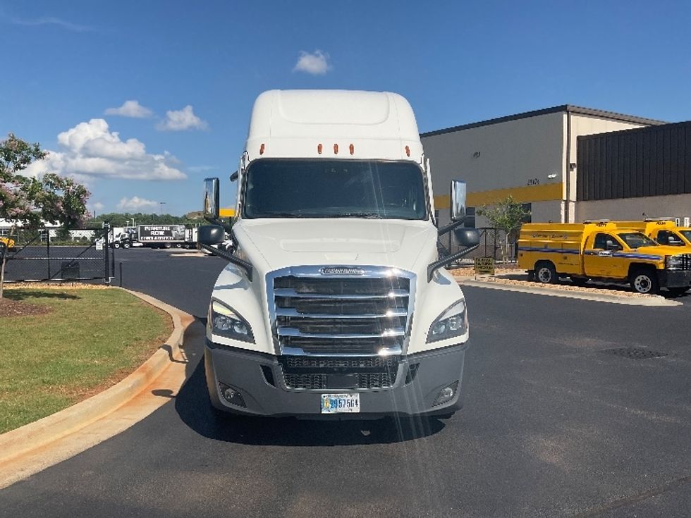 Sleeper Tractor-Heavy Duty Tractors-Freightliner-2021-T12664ST-Madison-AL-588,000\n\t\tmiles-$ 62,250 - Image 2