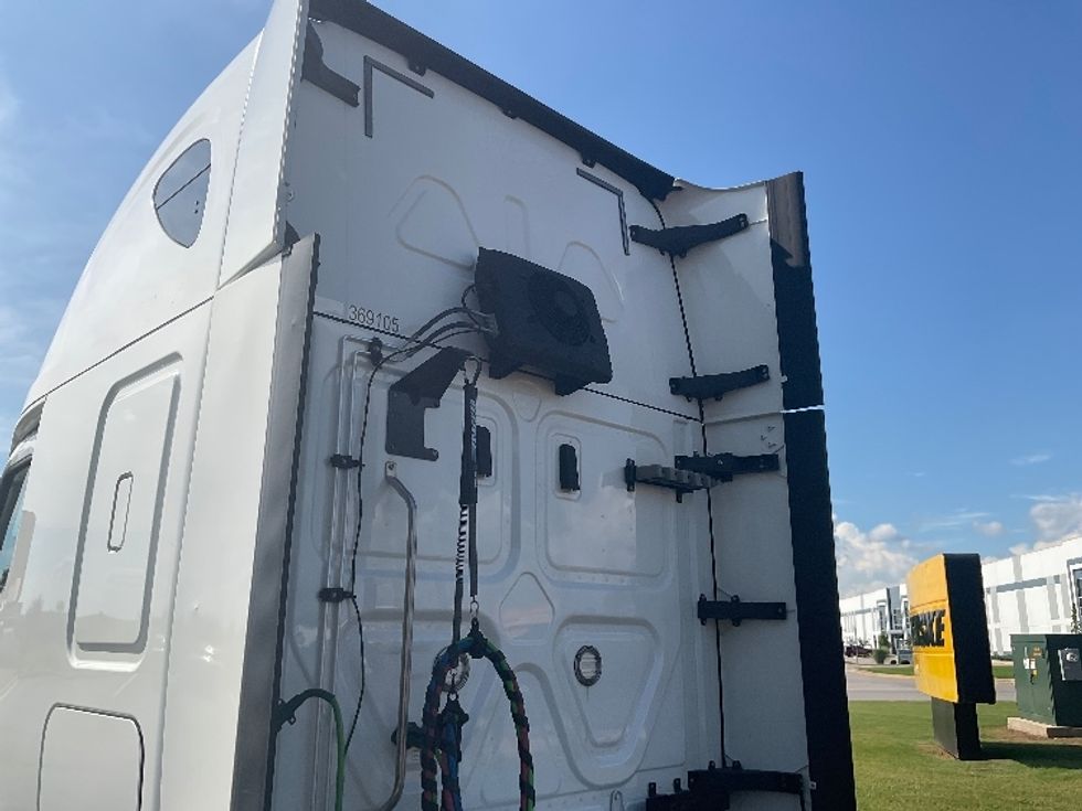 Sleeper Tractor-Heavy Duty Tractors-Freightliner-2021-T12664ST-Madison-AL-588,000\n\t\tmiles-$ 62,250 - Image 21