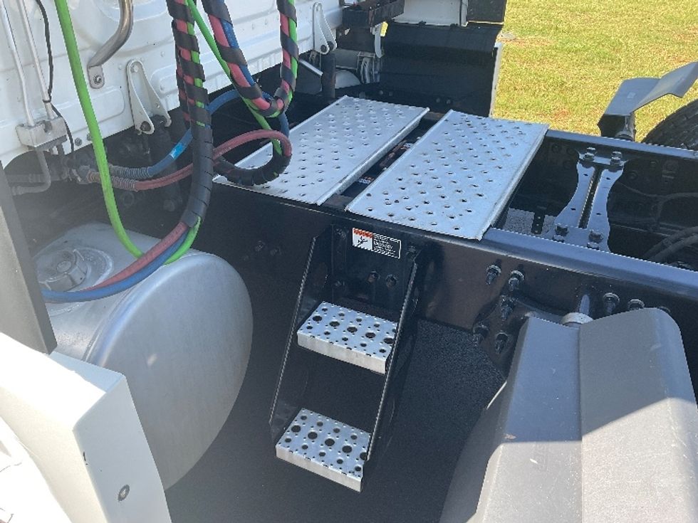 Sleeper Tractor-Heavy Duty Tractors-Freightliner-2021-T12664ST-Madison-AL-588,000\n\t\tmiles-$ 62,250 - Image 22