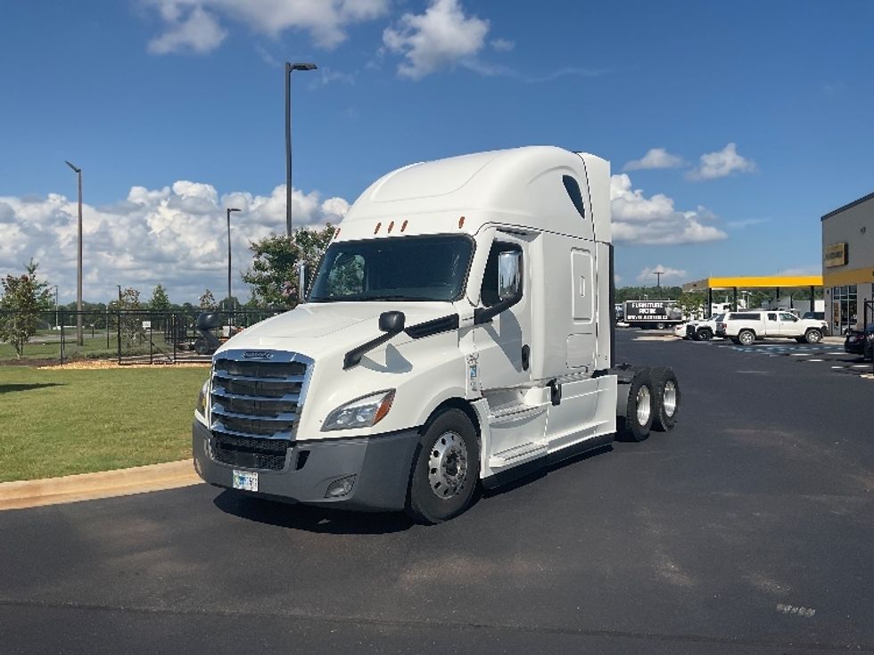 Sleeper Tractor-Heavy Duty Tractors-Freightliner-2021-T12664ST-Madison-AL-588,000\n\t\tmiles-$ 62,250 - Image 3