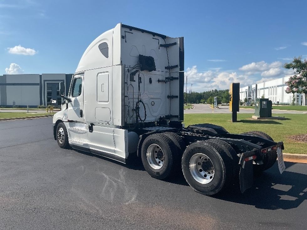 Sleeper Tractor-Heavy Duty Tractors-Freightliner-2021-T12664ST-Madison-AL-588,000\n\t\tmiles-$ 62,250 - Image 5