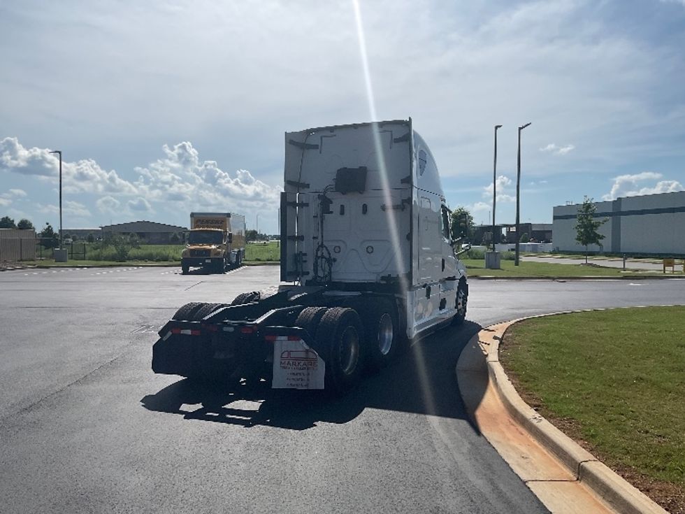 Sleeper Tractor-Heavy Duty Tractors-Freightliner-2021-T12664ST-Madison-AL-588,000\n\t\tmiles-$ 62,250 - Image 7
