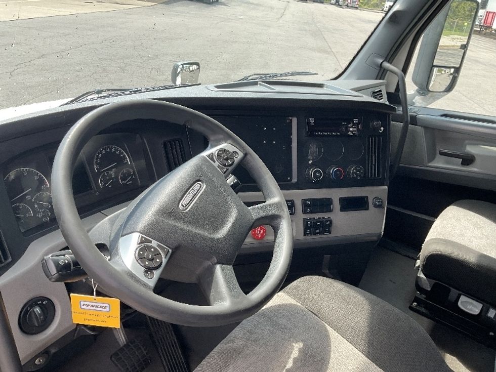 Sleeper Tractor-Heavy Duty Tractors-Freightliner-2021-T12664ST-Mansfield-OH-582,798\n\t\tmiles-$ 57,250 - Image 10