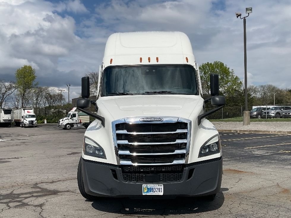 Sleeper Tractor-Heavy Duty Tractors-Freightliner-2021-T12664ST-Mansfield-OH-582,798\n\t\tmiles-$ 57,250 - Image 2
