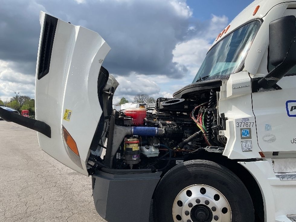 Sleeper Tractor-Heavy Duty Tractors-Freightliner-2021-T12664ST-Mansfield-OH-582,798\n\t\tmiles-$ 57,250 - Image 21
