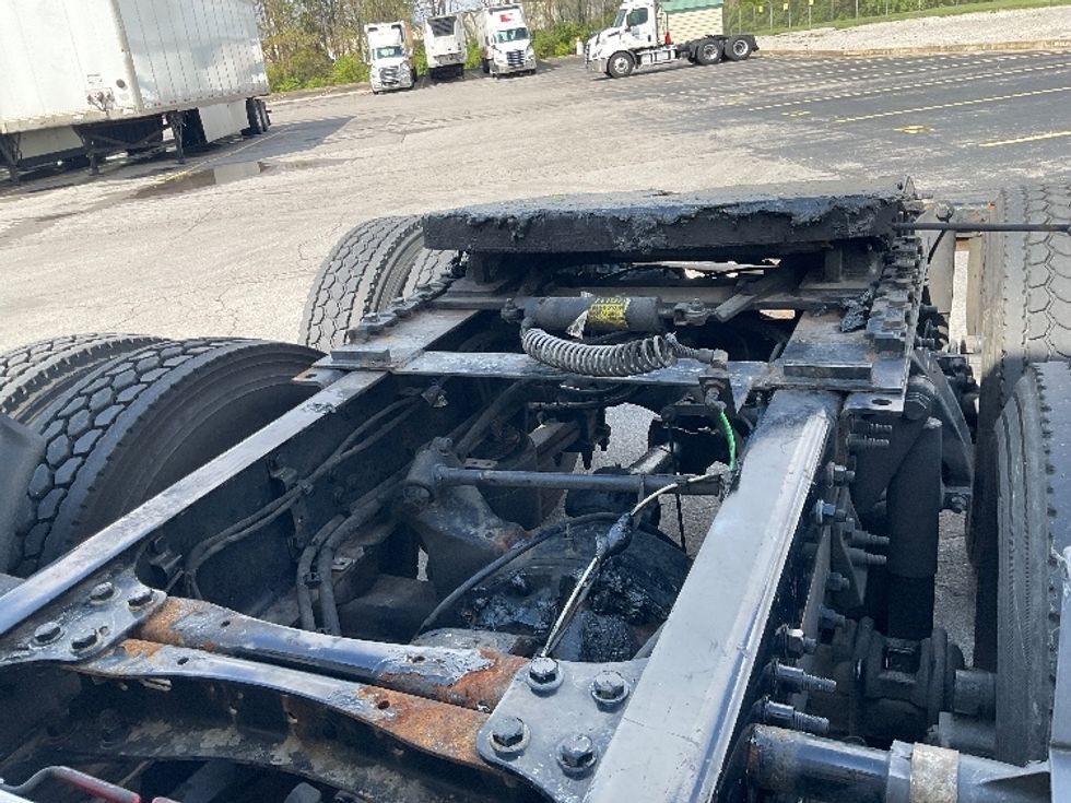 Sleeper Tractor-Heavy Duty Tractors-Freightliner-2021-T12664ST-Mansfield-OH-582,798\n\t\tmiles-$ 57,250 - Image 22