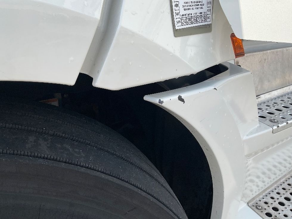 Sleeper Tractor-Heavy Duty Tractors-Freightliner-2021-T12664ST-Mansfield-OH-582,798\n\t\tmiles-$ 57,250 - Image 23