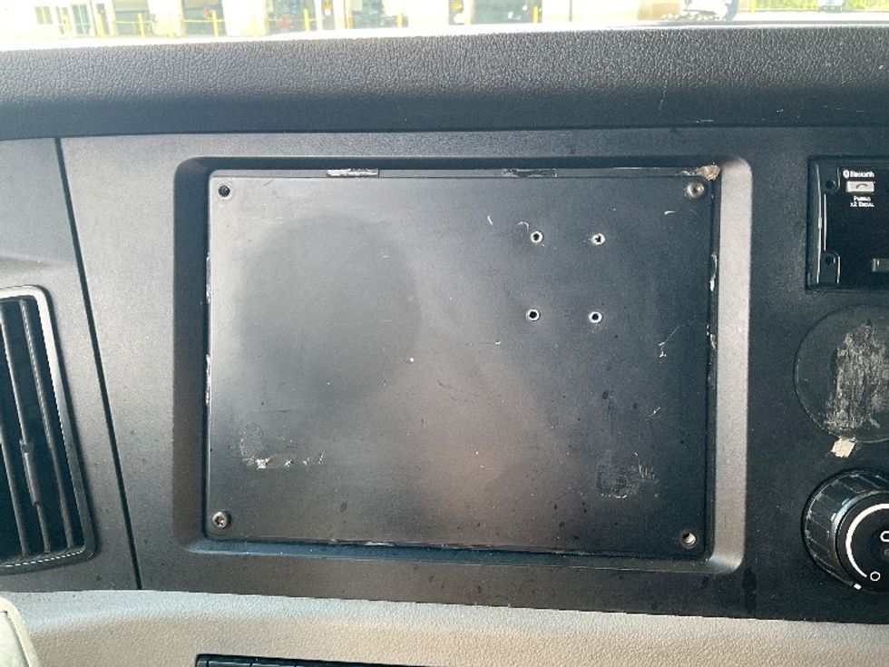 Sleeper Tractor-Heavy Duty Tractors-Freightliner-2021-T12664ST-Mansfield-OH-582,798\n\t\tmiles-$ 57,250 - Image 28