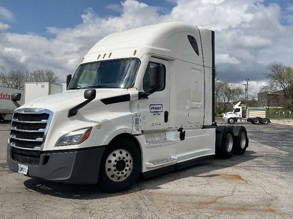 Sleeper Tractor-Heavy Duty Tractors-Freightliner-2021-T12664ST-Mansfield-OH-582,798\n\t\tmiles-$ 57,250 - Image 3