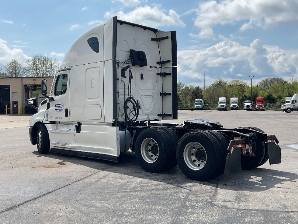Sleeper Tractor-Heavy Duty Tractors-Freightliner-2021-T12664ST-Mansfield-OH-582,798\n\t\tmiles-$ 57,250 - Image 5