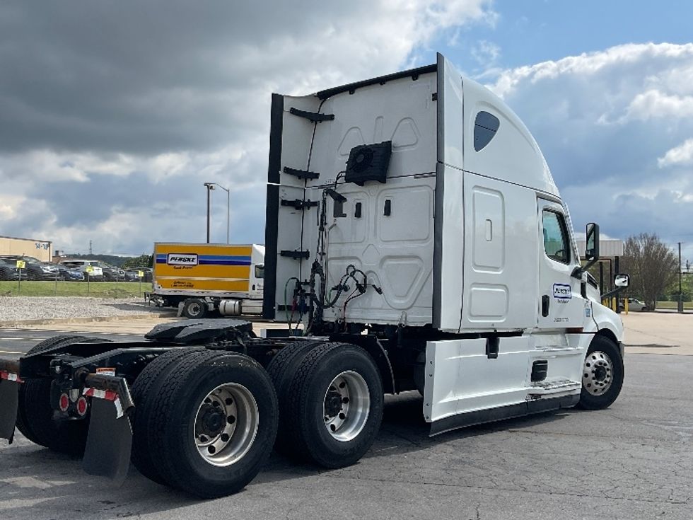 Sleeper Tractor-Heavy Duty Tractors-Freightliner-2021-T12664ST-Mansfield-OH-582,798\n\t\tmiles-$ 57,250 - Image 7