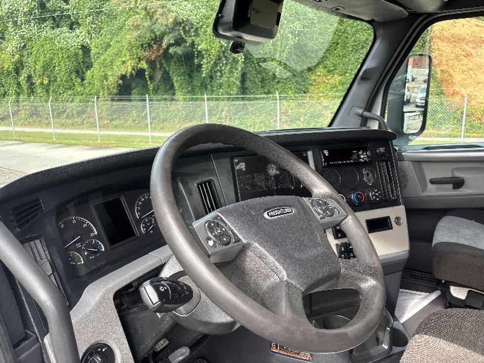 Sleeper Tractor-Heavy Duty Tractors-Freightliner-2021-T12664ST-Martinsville-VA-567,142\n\t\tmiles-$ 59,000 - Image 10