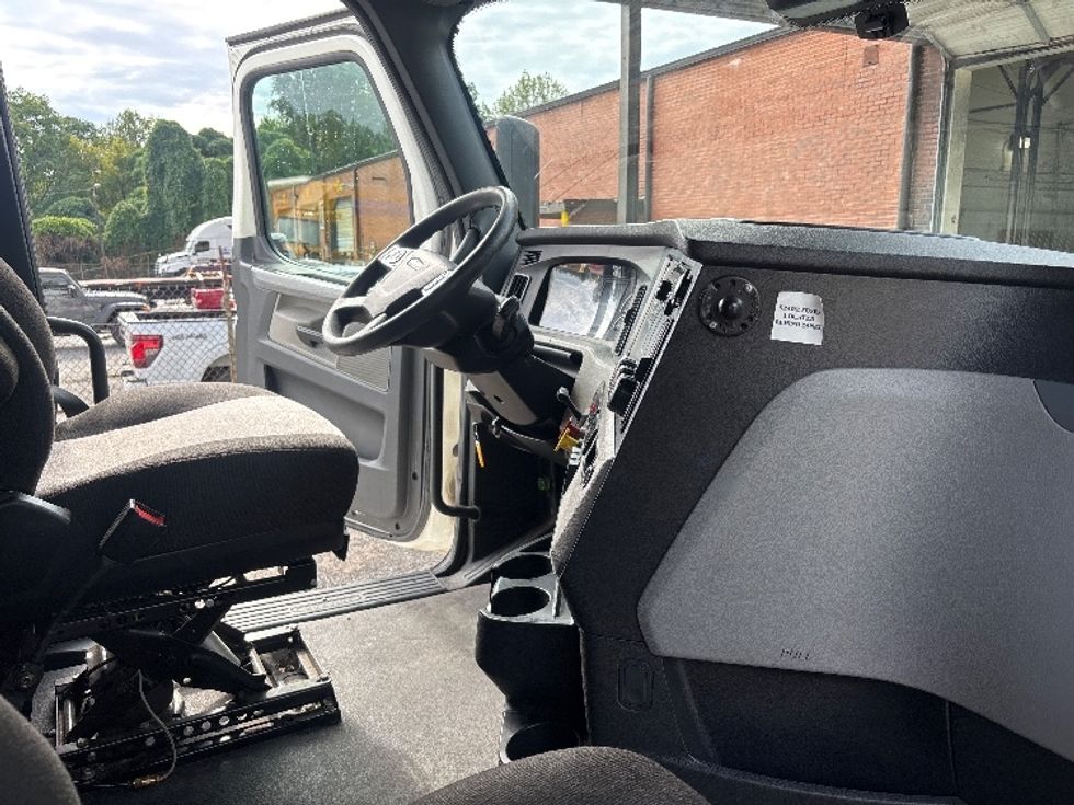 Sleeper Tractor-Heavy Duty Tractors-Freightliner-2021-T12664ST-Martinsville-VA-567,142\n\t\tmiles-$ 59,000 - Image 15