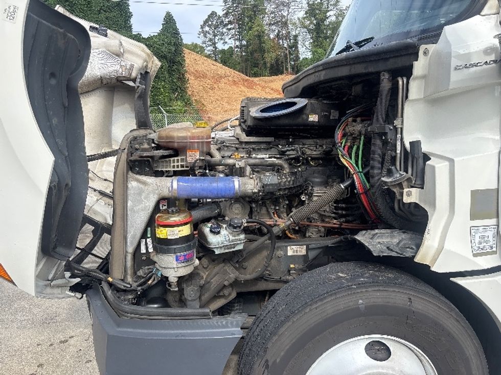 Sleeper Tractor-Heavy Duty Tractors-Freightliner-2021-T12664ST-Martinsville-VA-567,142\n\t\tmiles-$ 59,000 - Image 21