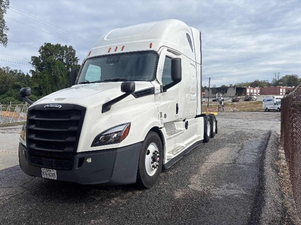 Sleeper Tractor-Heavy Duty Tractors-Freightliner-2021-T12664ST-Martinsville-VA-567,142\n\t\tmiles-$ 59,000 - Image 3