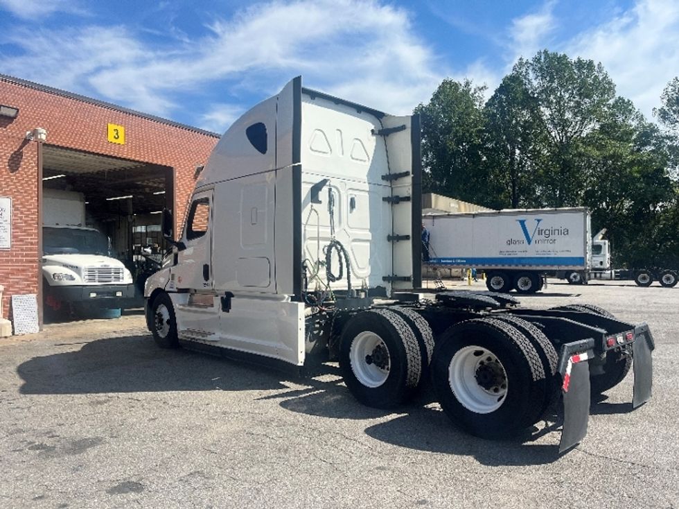 Sleeper Tractor-Heavy Duty Tractors-Freightliner-2021-T12664ST-Martinsville-VA-567,142\n\t\tmiles-$ 59,000 - Image 5