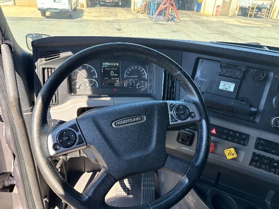 Sleeper Tractor-Heavy Duty Tractors-Freightliner-2021-T12664ST-Mebane-NC-364,530\n\t\tmiles-$ 83,000 - Image 11
