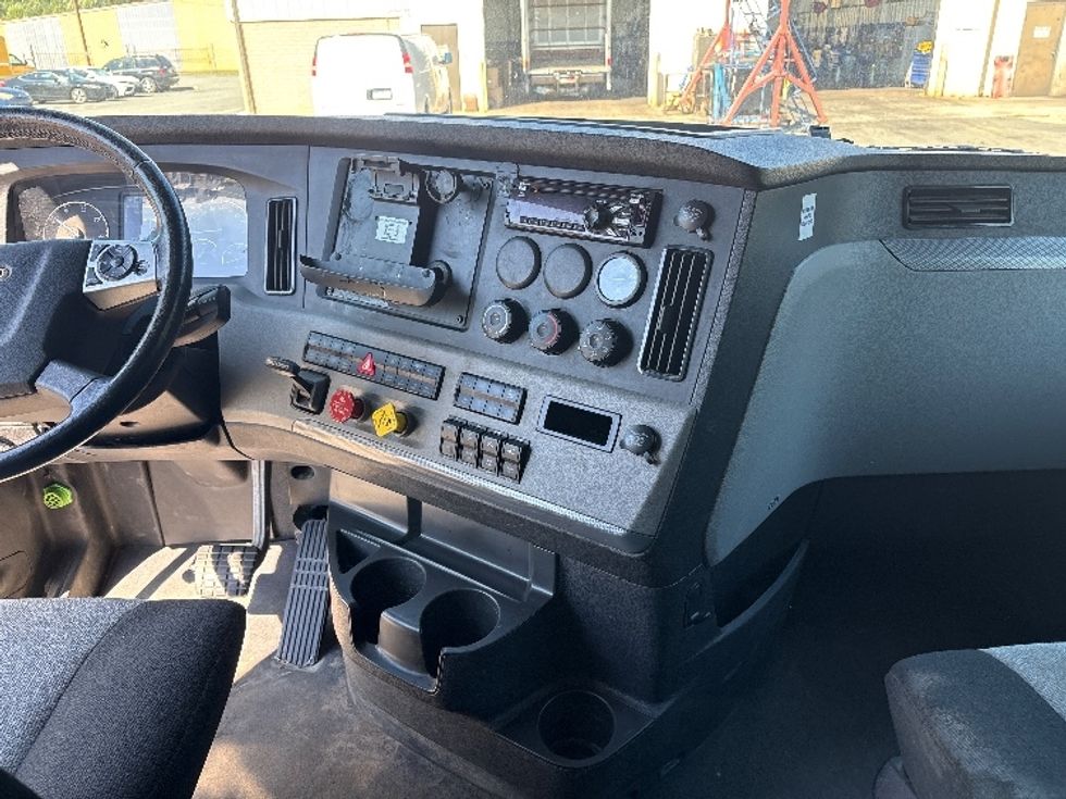 Sleeper Tractor-Heavy Duty Tractors-Freightliner-2021-T12664ST-Mebane-NC-364,530\n\t\tmiles-$ 83,000 - Image 12