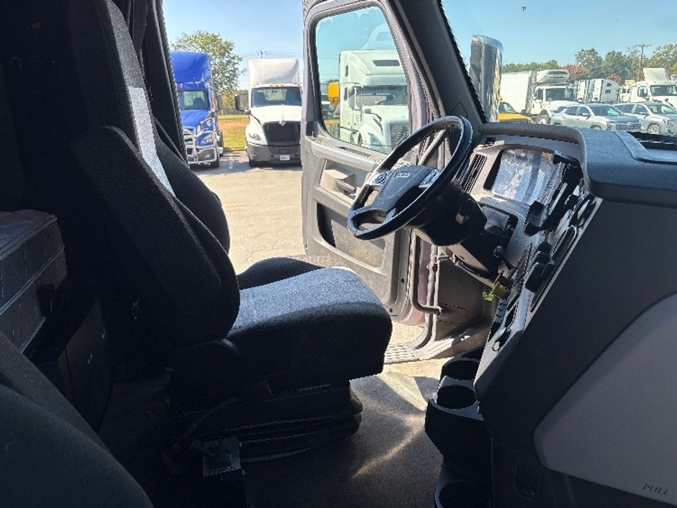 Sleeper Tractor-Heavy Duty Tractors-Freightliner-2021-T12664ST-Mebane-NC-364,530\n\t\tmiles-$ 83,000 - Image 15