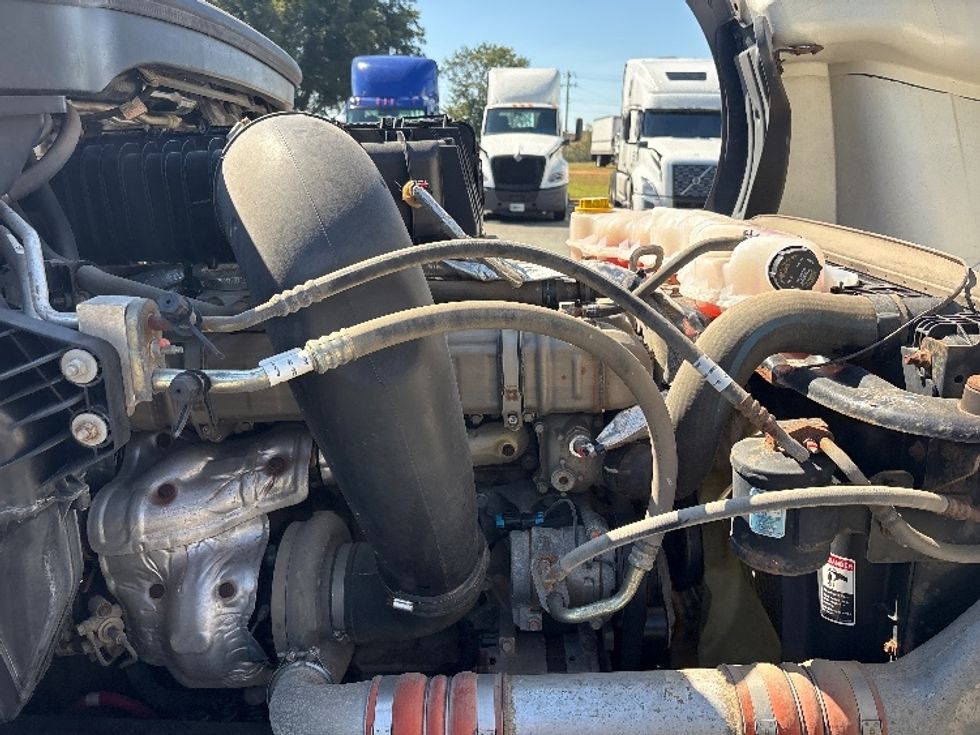 Sleeper Tractor-Heavy Duty Tractors-Freightliner-2021-T12664ST-Mebane-NC-364,530\n\t\tmiles-$ 83,000 - Image 20