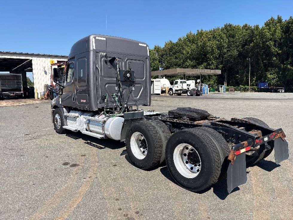 Sleeper Tractor-Heavy Duty Tractors-Freightliner-2021-T12664ST-Mebane-NC-364,530\n\t\tmiles-$ 83,000 - Image 5