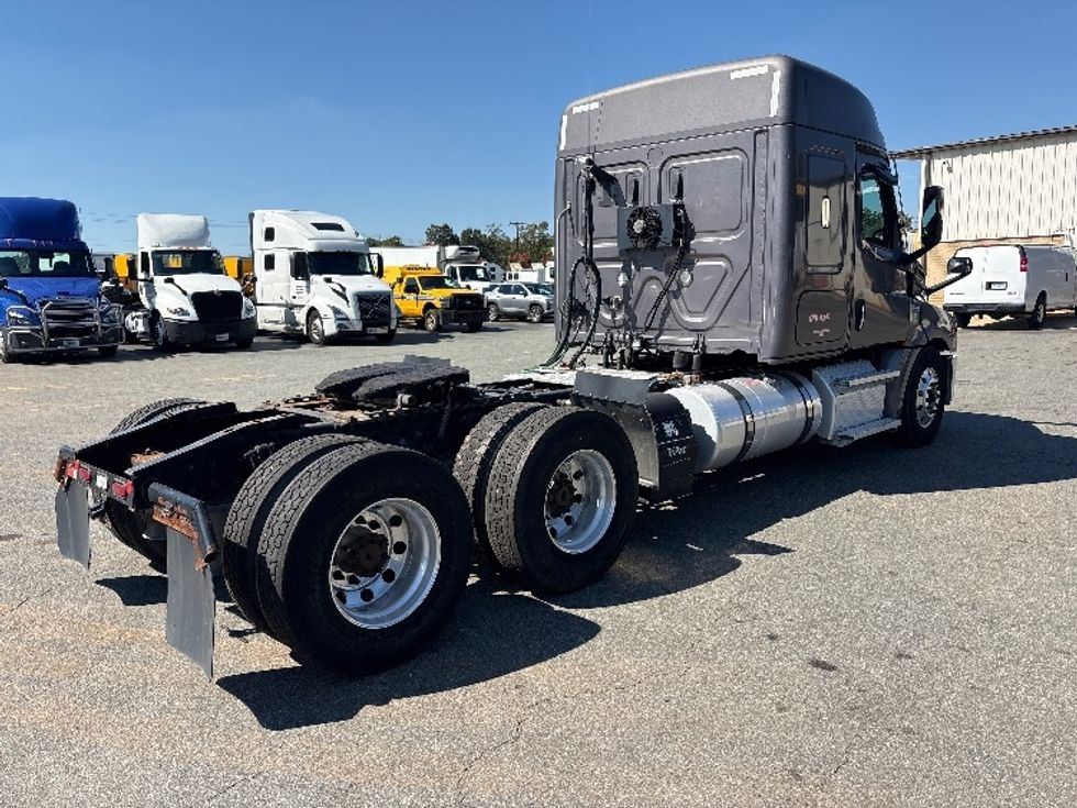 Sleeper Tractor-Heavy Duty Tractors-Freightliner-2021-T12664ST-Mebane-NC-364,530\n\t\tmiles-$ 83,000 - Image 7