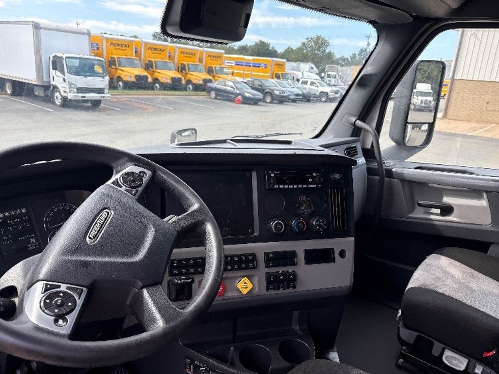 Sleeper Tractor-Heavy Duty Tractors-Freightliner-2021-T12664ST-Mebane-NC-424,971\n\t\tmiles-$ 73,500 - Image 10