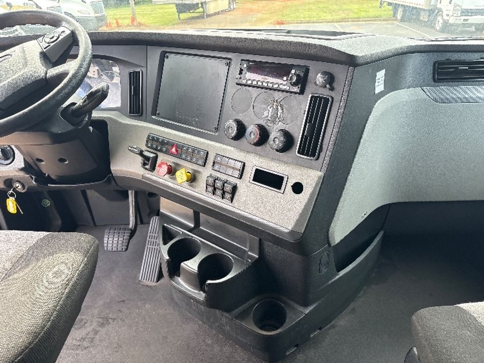 Sleeper Tractor-Heavy Duty Tractors-Freightliner-2021-T12664ST-Mebane-NC-424,971\n\t\tmiles-$ 73,500 - Image 12