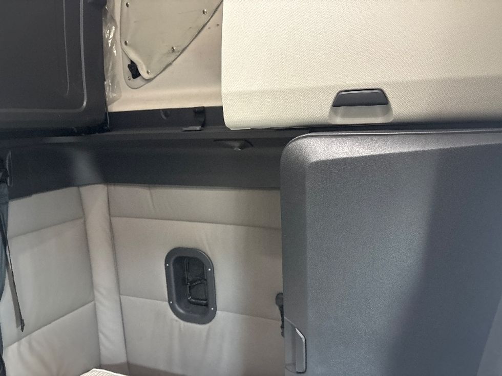 Sleeper Tractor-Heavy Duty Tractors-Freightliner-2021-T12664ST-Mebane-NC-424,971\n\t\tmiles-$ 73,500 - Image 18