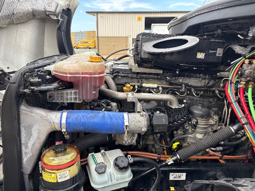 Sleeper Tractor-Heavy Duty Tractors-Freightliner-2021-T12664ST-Mebane-NC-424,971\n\t\tmiles-$ 73,500 - Image 21