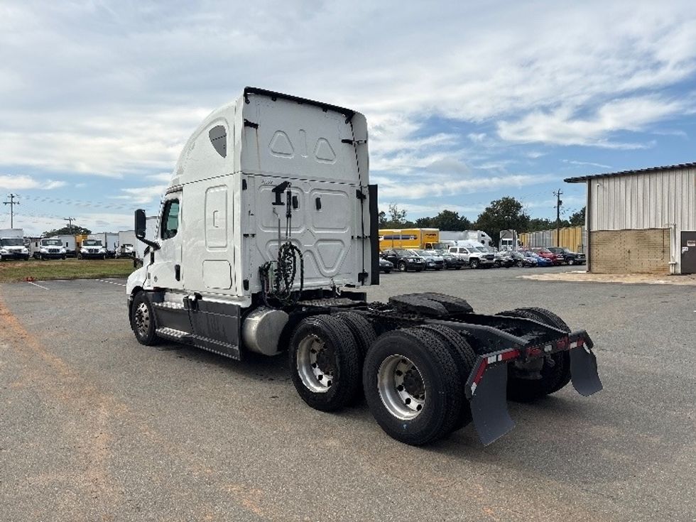 Sleeper Tractor-Heavy Duty Tractors-Freightliner-2021-T12664ST-Mebane-NC-424,971\n\t\tmiles-$ 73,500 - Image 5