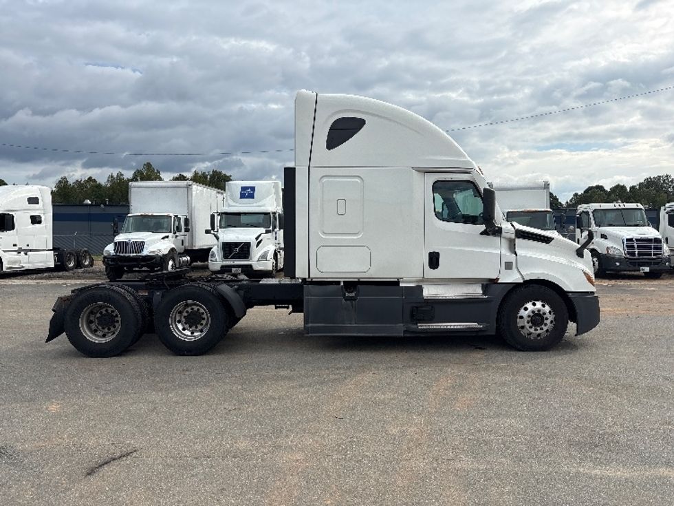 Sleeper Tractor-Heavy Duty Tractors-Freightliner-2021-T12664ST-Mebane-NC-424,971\n\t\tmiles-$ 73,500 - Image 8