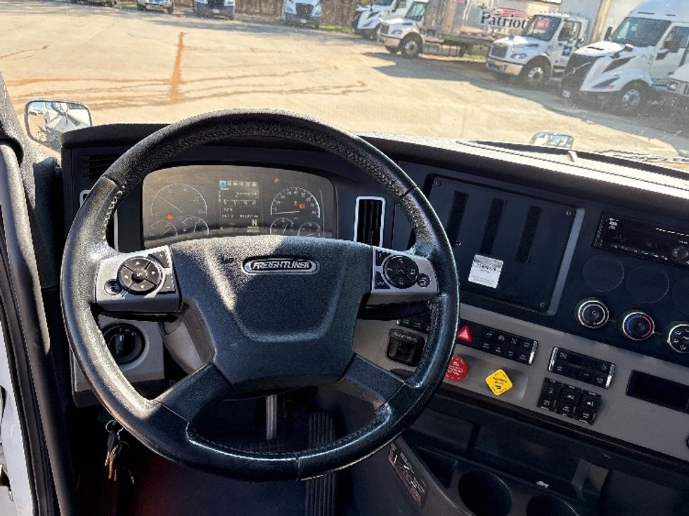 Sleeper Tractor-Heavy Duty Tractors-Freightliner-2021-T12664ST-Mebane-NC-441,206\n\t\tmiles-$ 68,000 - Image 11