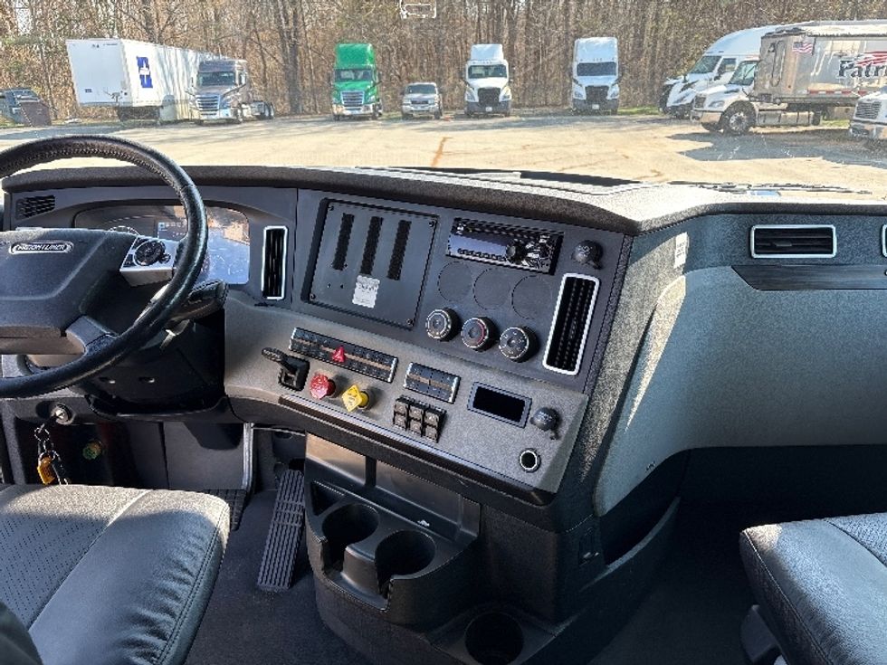 Sleeper Tractor-Heavy Duty Tractors-Freightliner-2021-T12664ST-Mebane-NC-441,206\n\t\tmiles-$ 68,000 - Image 12