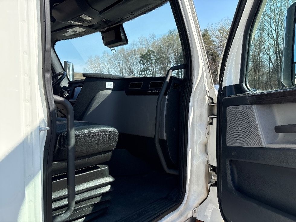 Sleeper Tractor-Heavy Duty Tractors-Freightliner-2021-T12664ST-Mebane-NC-441,206\n\t\tmiles-$ 68,000 - Image 13