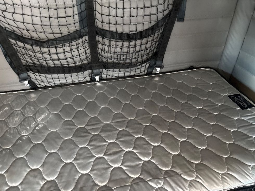 Sleeper Tractor-Heavy Duty Tractors-Freightliner-2021-T12664ST-Mebane-NC-441,206\n\t\tmiles-$ 68,000 - Image 17