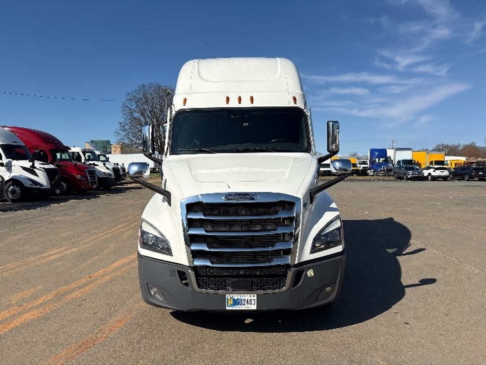 Sleeper Tractor-Heavy Duty Tractors-Freightliner-2021-T12664ST-Mebane-NC-441,206\n\t\tmiles-$ 68,000 - Image 2