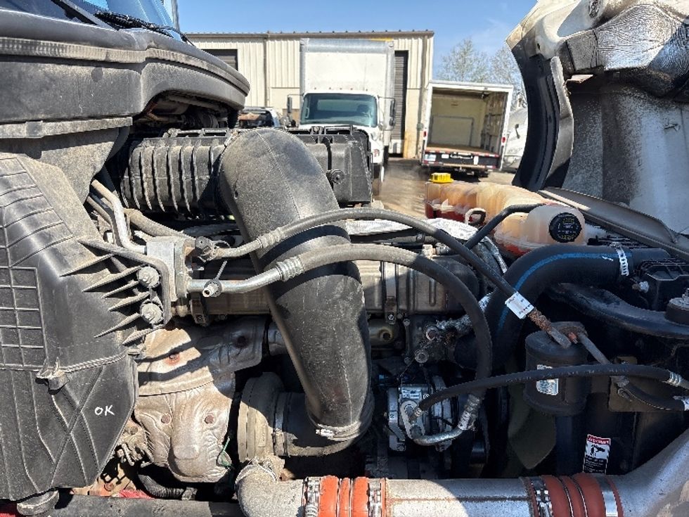 Sleeper Tractor-Heavy Duty Tractors-Freightliner-2021-T12664ST-Mebane-NC-441,206\n\t\tmiles-$ 68,000 - Image 20