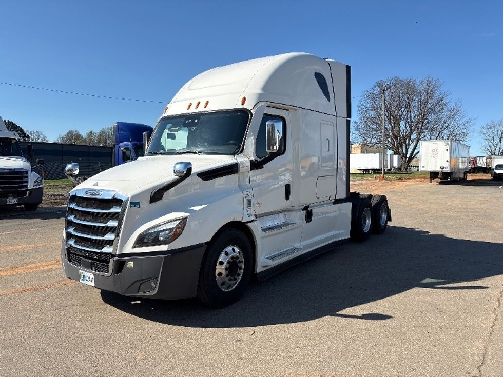 Sleeper Tractor-Heavy Duty Tractors-Freightliner-2021-T12664ST-Mebane-NC-441,206\n\t\tmiles-$ 68,000 - Image 3
