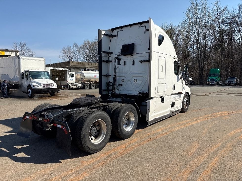 Sleeper Tractor-Heavy Duty Tractors-Freightliner-2021-T12664ST-Mebane-NC-441,206\n\t\tmiles-$ 68,000 - Image 7