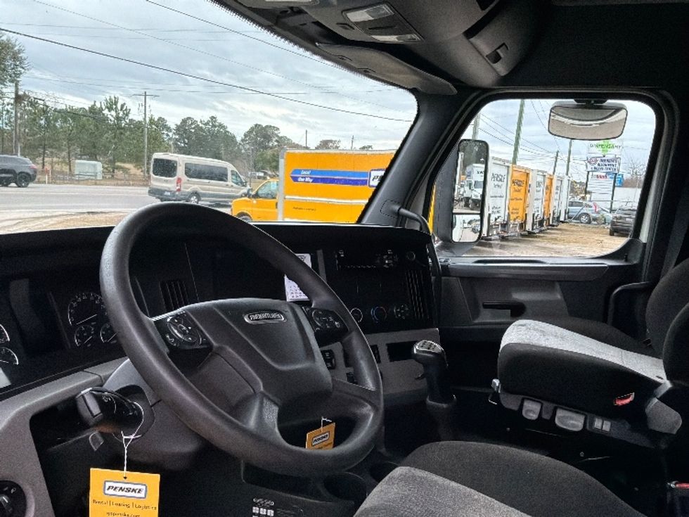 Sleeper Tractor-Heavy Duty Tractors-Freightliner-2021-T12664ST-Mebane-NC-561,688\n\t\tmiles-$ 51,250 - Image 10