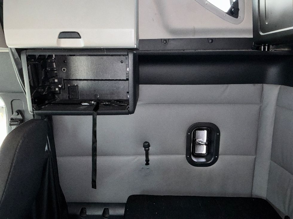 Sleeper Tractor-Heavy Duty Tractors-Freightliner-2021-T12664ST-Mebane-NC-561,688\n\t\tmiles-$ 51,250 - Image 19