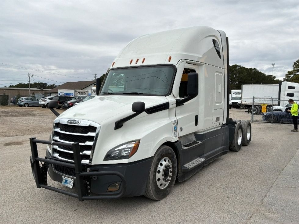 Sleeper Tractor-Heavy Duty Tractors-Freightliner-2021-T12664ST-Mebane-NC-561,688\n\t\tmiles-$ 51,250 - Image 3