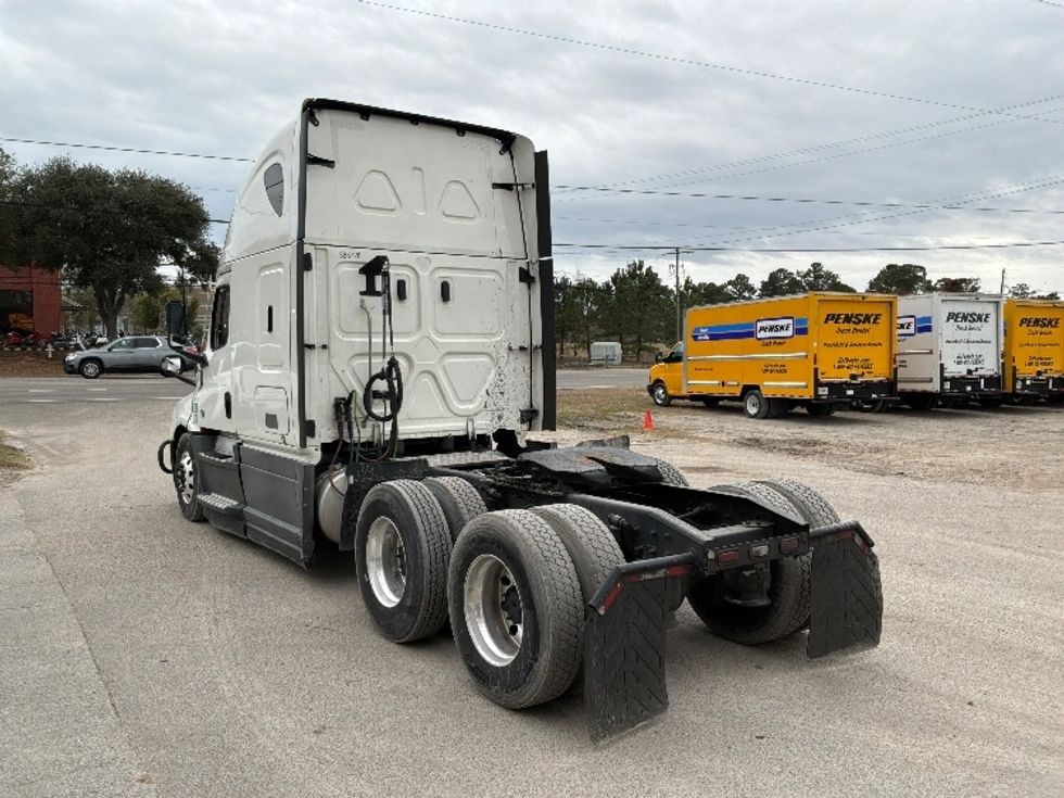 Sleeper Tractor-Heavy Duty Tractors-Freightliner-2021-T12664ST-Mebane-NC-561,688\n\t\tmiles-$ 51,250 - Image 5