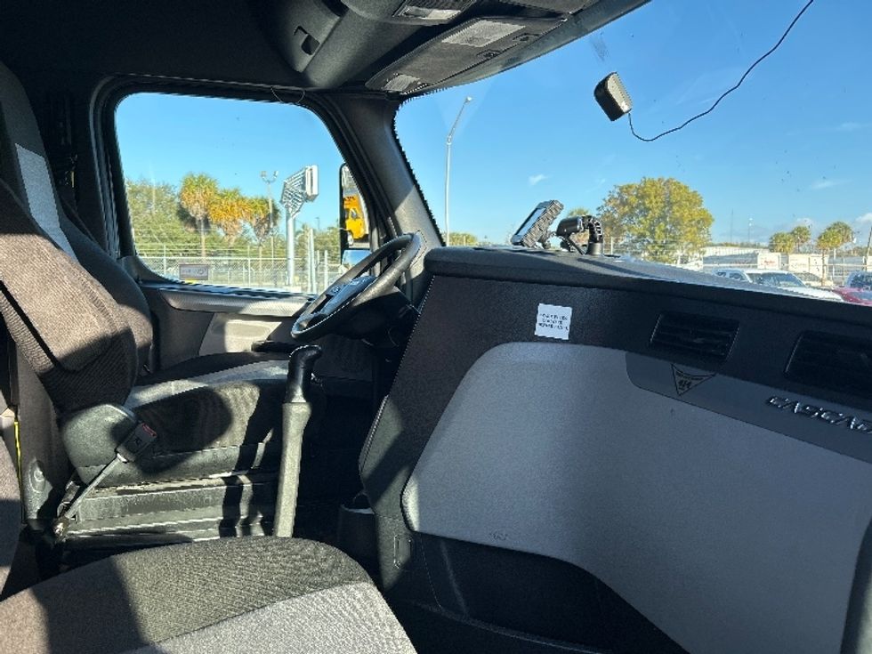 Sleeper Tractor-Heavy Duty Tractors-Freightliner-2021-T12664ST-Medley-FL-296,979\n\t\tmiles-$ 69,250 - Image 15