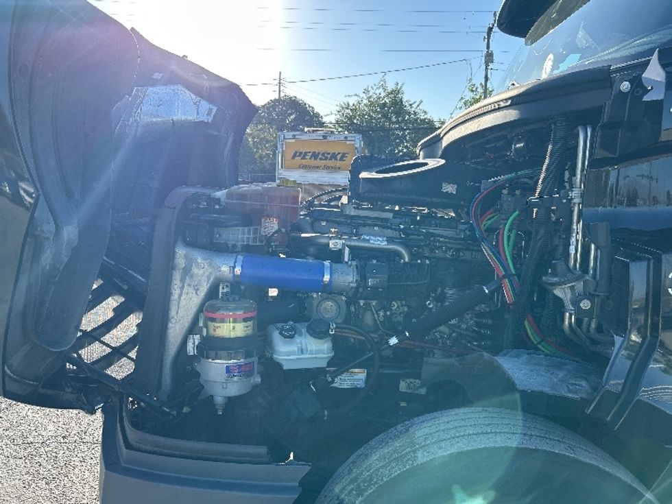 Sleeper Tractor-Heavy Duty Tractors-Freightliner-2021-T12664ST-Medley-FL-296,979\n\t\tmiles-$ 69,250 - Image 21