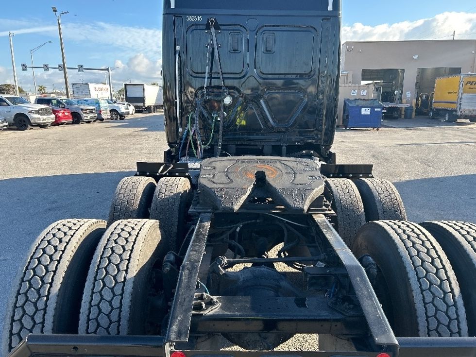 Sleeper Tractor-Heavy Duty Tractors-Freightliner-2021-T12664ST-Medley-FL-296,979\n\t\tmiles-$ 69,250 - Image 6