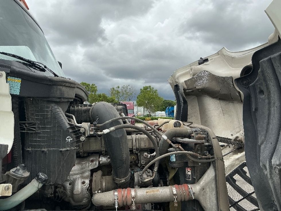 Sleeper Tractor-Heavy Duty Tractors-Freightliner-2021-T12664ST-Medley-FL-563,646\n\t\tmiles-$ 57,750 - Image 20